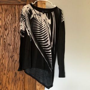 Skingraft size medium long sleeve pattern T